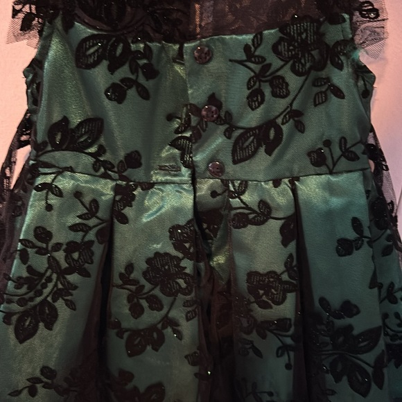 Green and black lace holiday toddler dress 2t - Picture 5 of 8